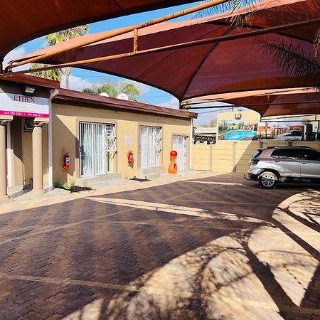 Ethen Guesthouse Polokwane Esterno foto