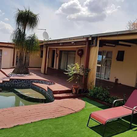 Ethen Guesthouse Polokwane Esterno foto