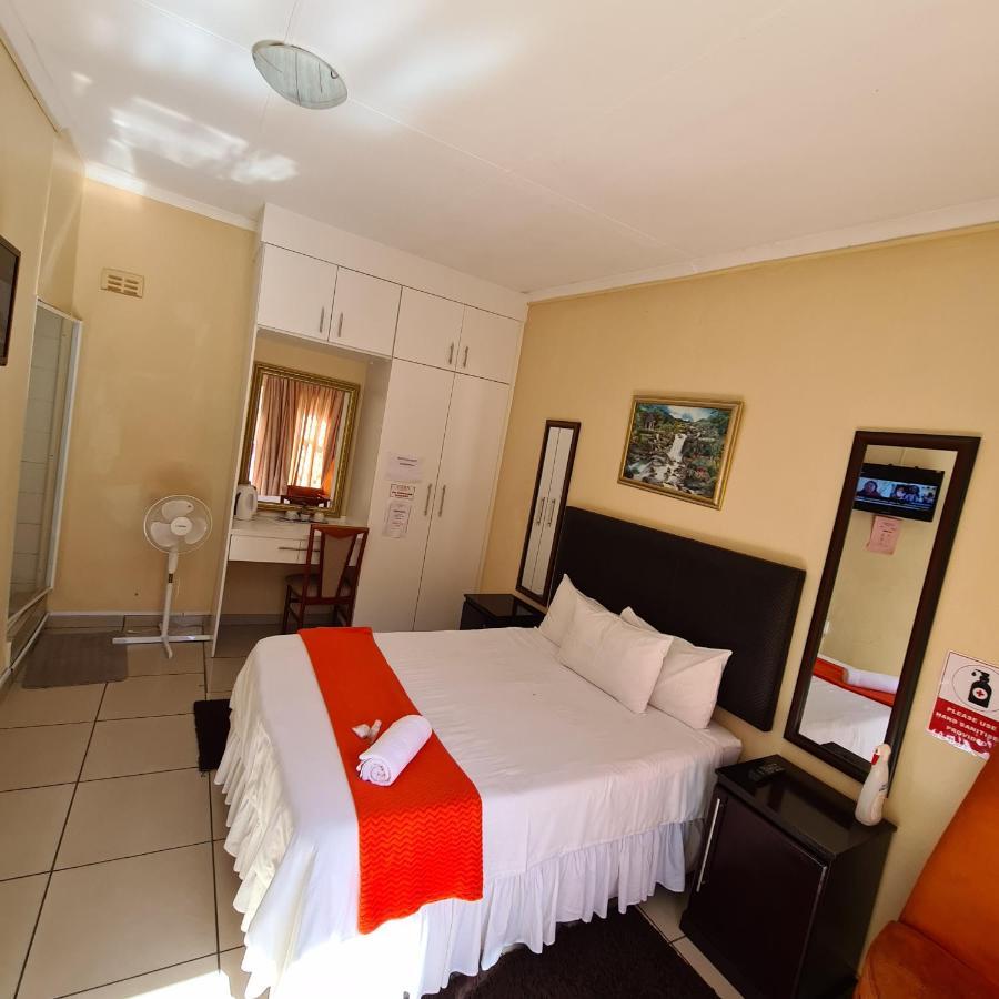 Ethen Guesthouse Polokwane Esterno foto