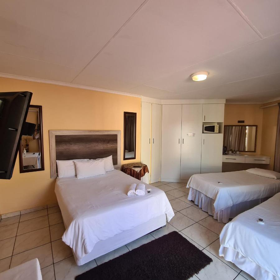 Ethen Guesthouse Polokwane Esterno foto