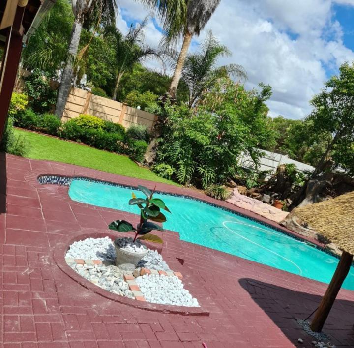 Ethen Guesthouse Polokwane Esterno foto