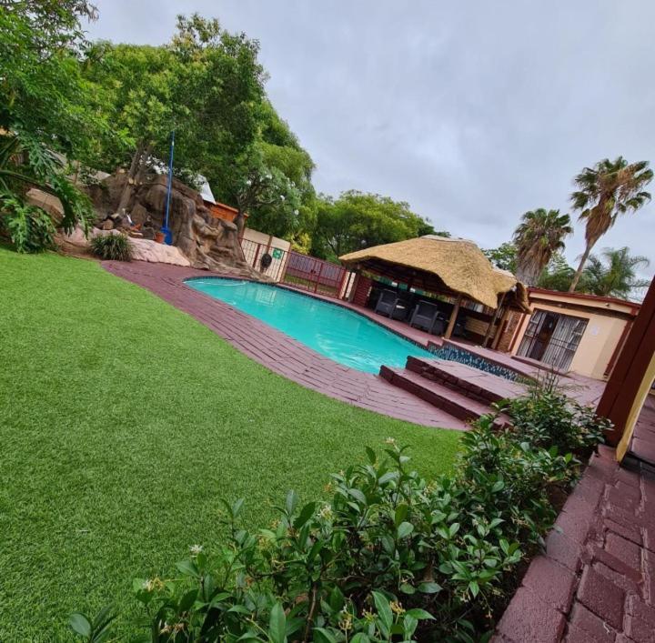 Ethen Guesthouse Polokwane Esterno foto