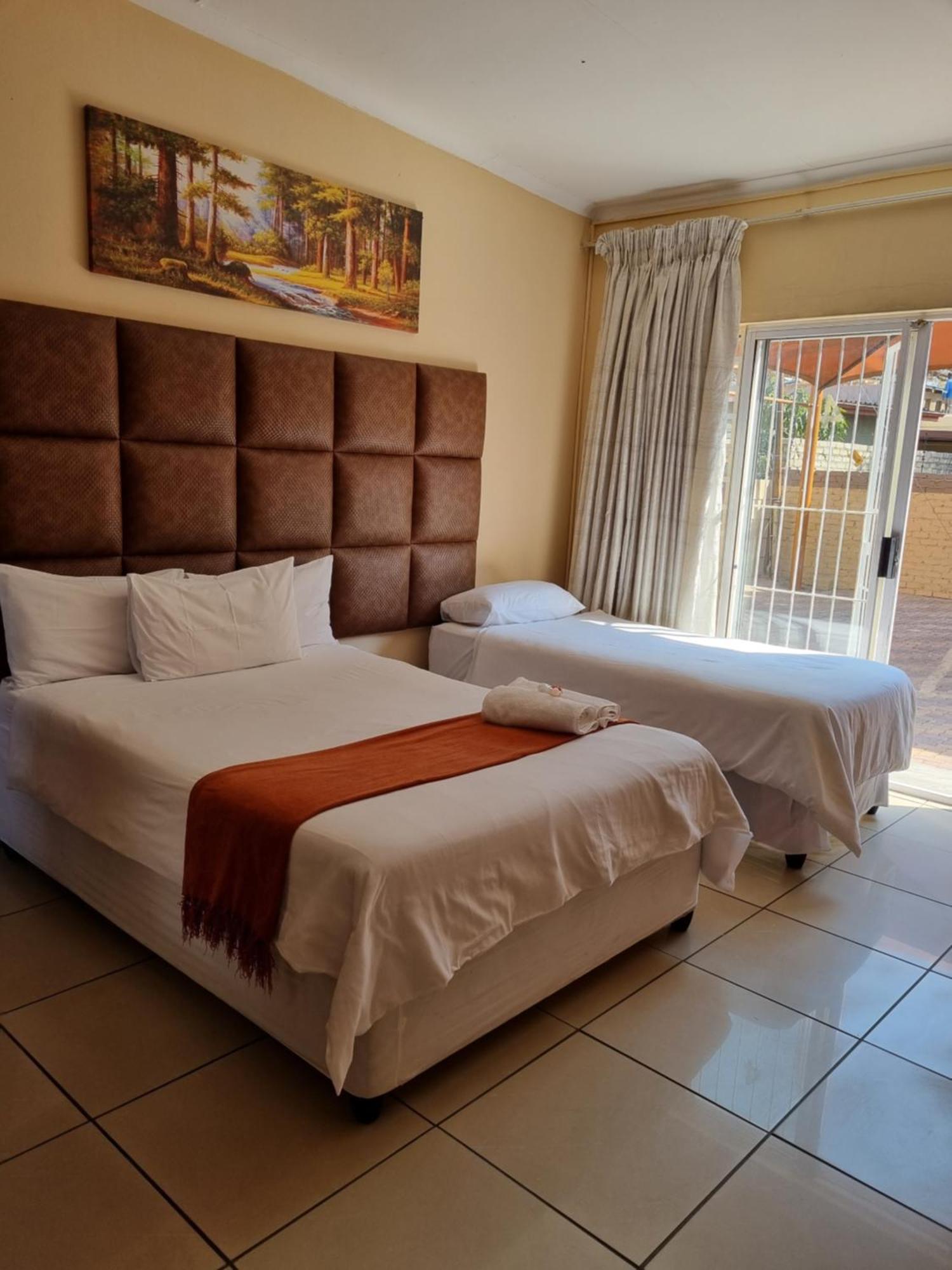 Ethen Guesthouse Polokwane Esterno foto