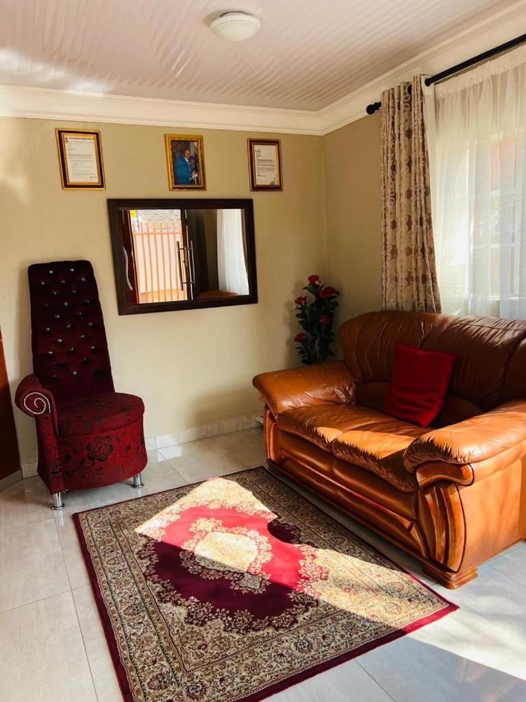 Ethen Guesthouse Polokwane Esterno foto