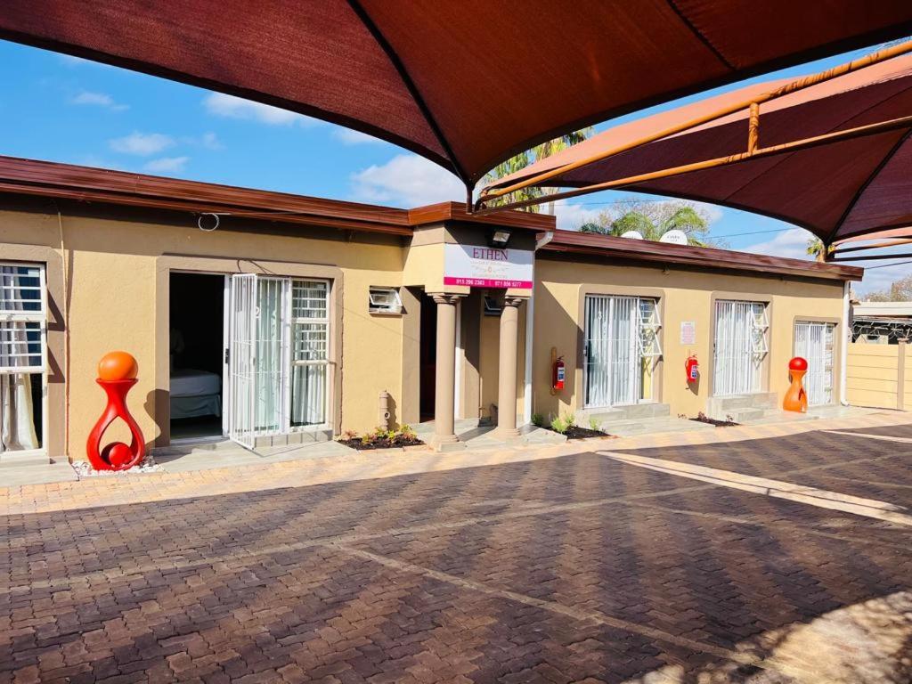 Ethen Guesthouse Polokwane Esterno foto