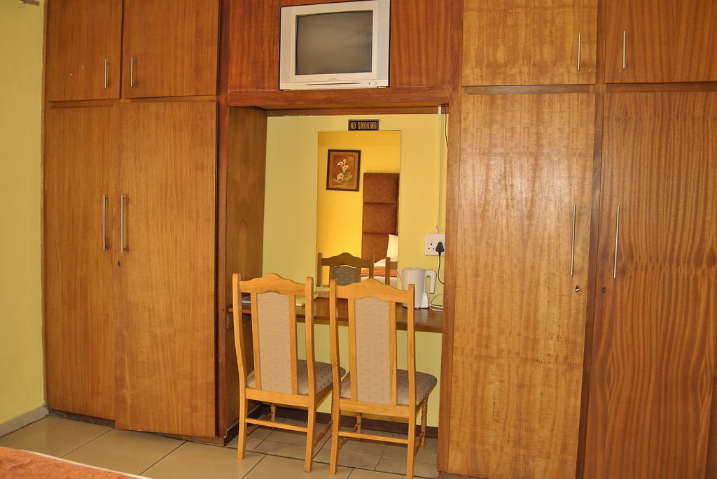 Ethen Guesthouse Polokwane Esterno foto