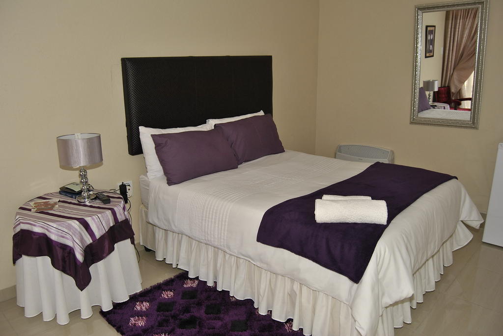 Ethen Guesthouse Polokwane Esterno foto