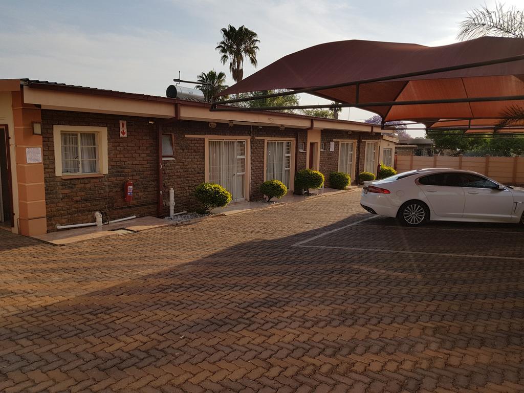 Ethen Guesthouse Polokwane Esterno foto
