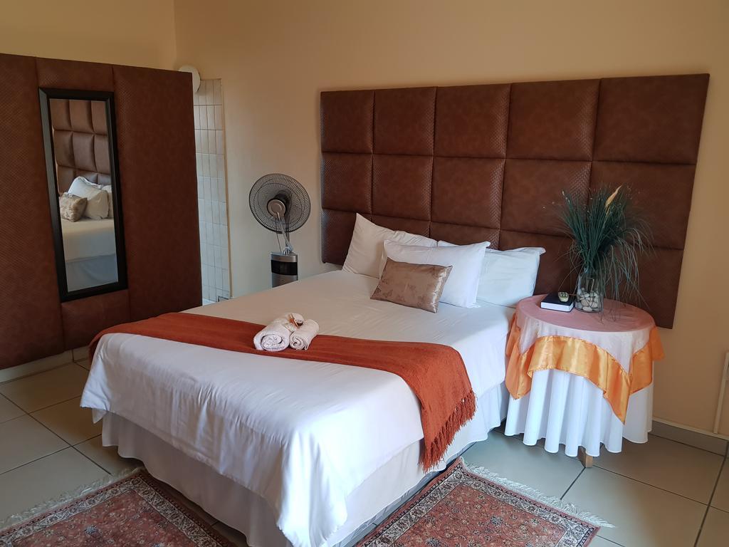 Ethen Guesthouse Polokwane Esterno foto