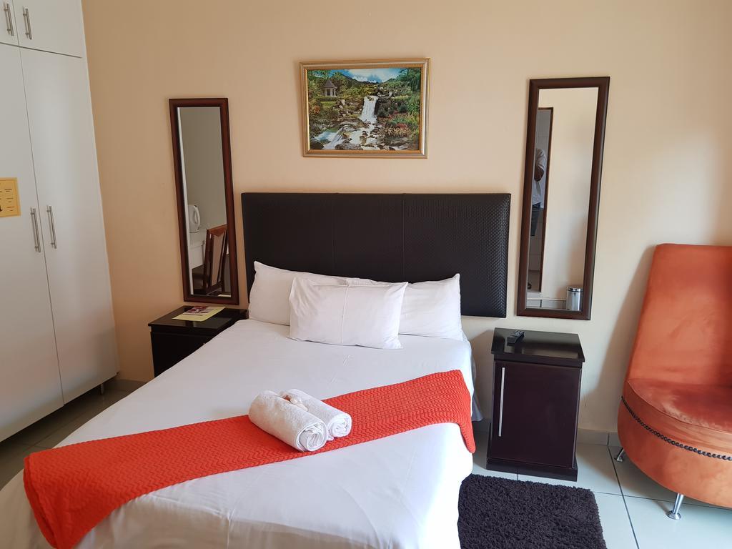 Ethen Guesthouse Polokwane Esterno foto
