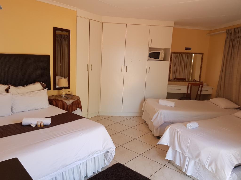 Ethen Guesthouse Polokwane Esterno foto