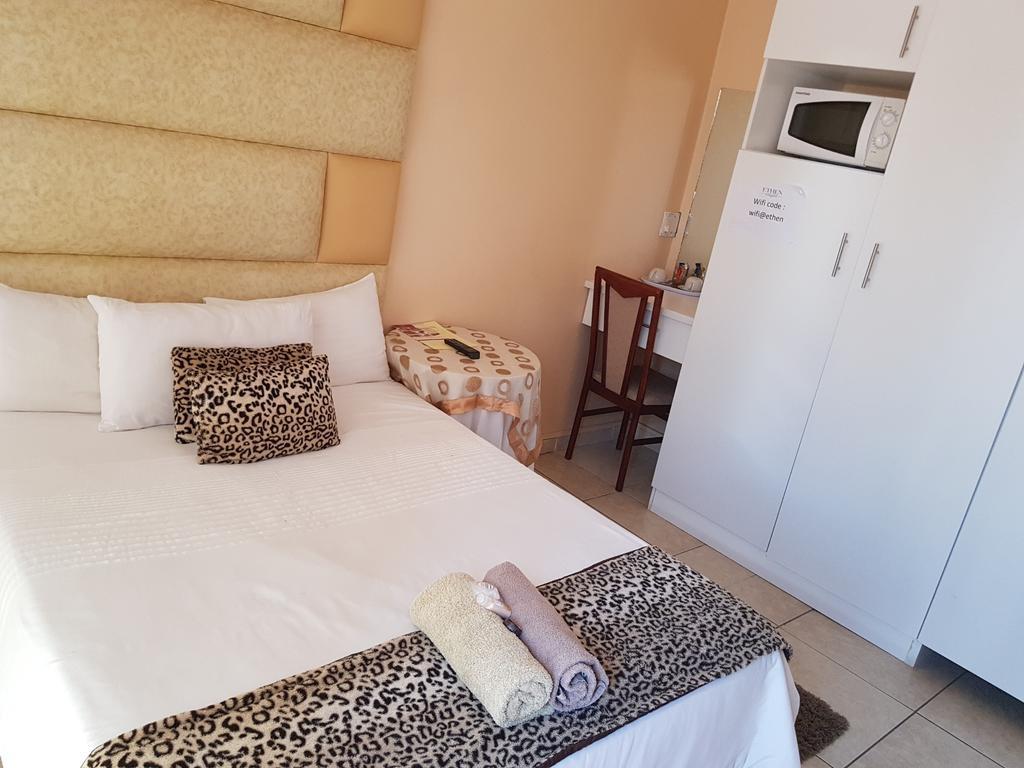 Ethen Guesthouse Polokwane Esterno foto